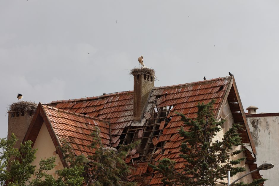 Sanacija strehe po neurju s točo v Mariboru